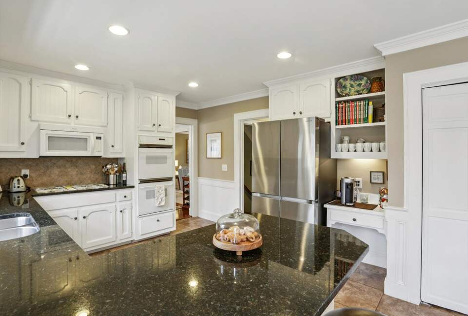 Luxury Cul-de-Sac Living in the Heart of Peachtree Corners - Norcross, Georgia