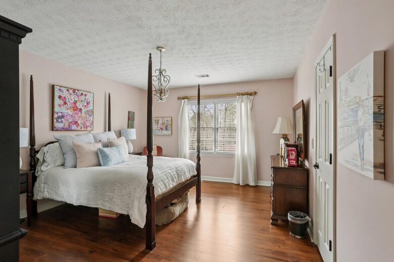 Luxury Cul-de-Sac Living in the Heart of Peachtree Corners - Norcross, Georgia