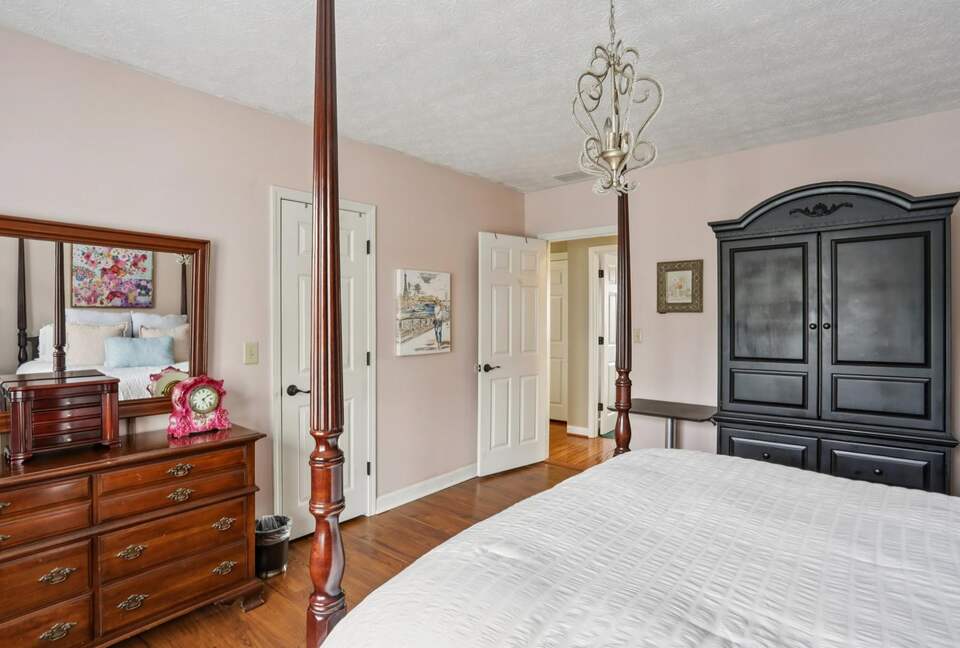 Luxury Cul-de-Sac Living in the Heart of Peachtree Corners - Norcross, Georgia