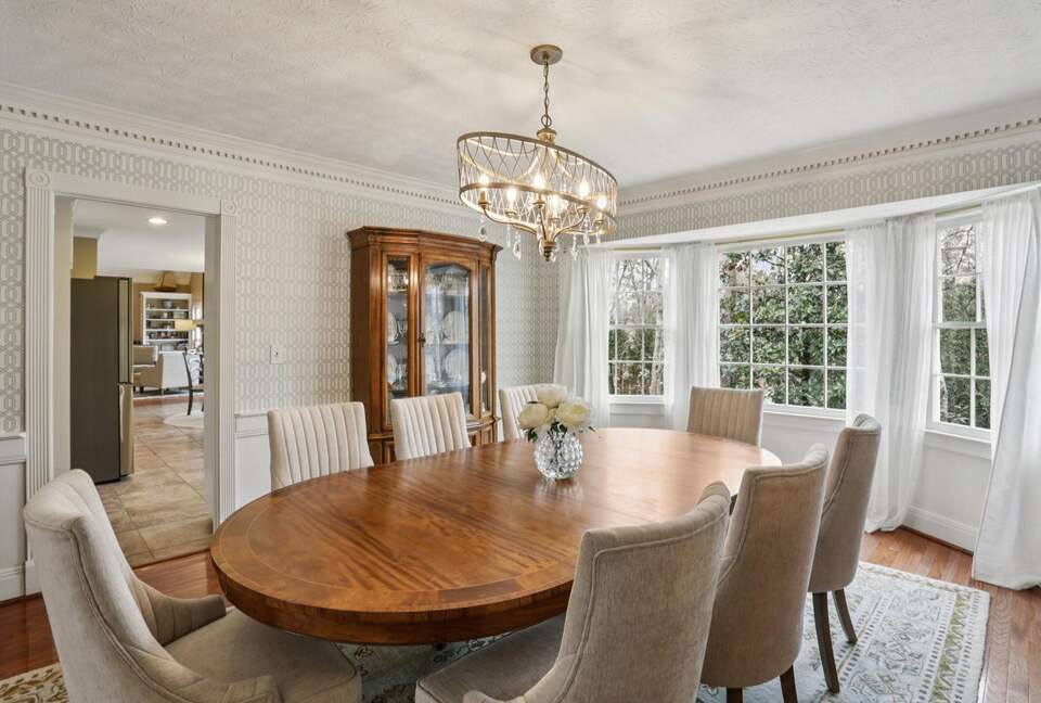 Luxury Cul-de-Sac Living in the Heart of Peachtree Corners - Norcross, Georgia