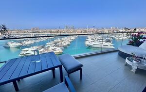 Balcony lounge & al fresco