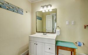 Coastal Retreat Near Port Aransas Beaches - Port Aransas, Texas