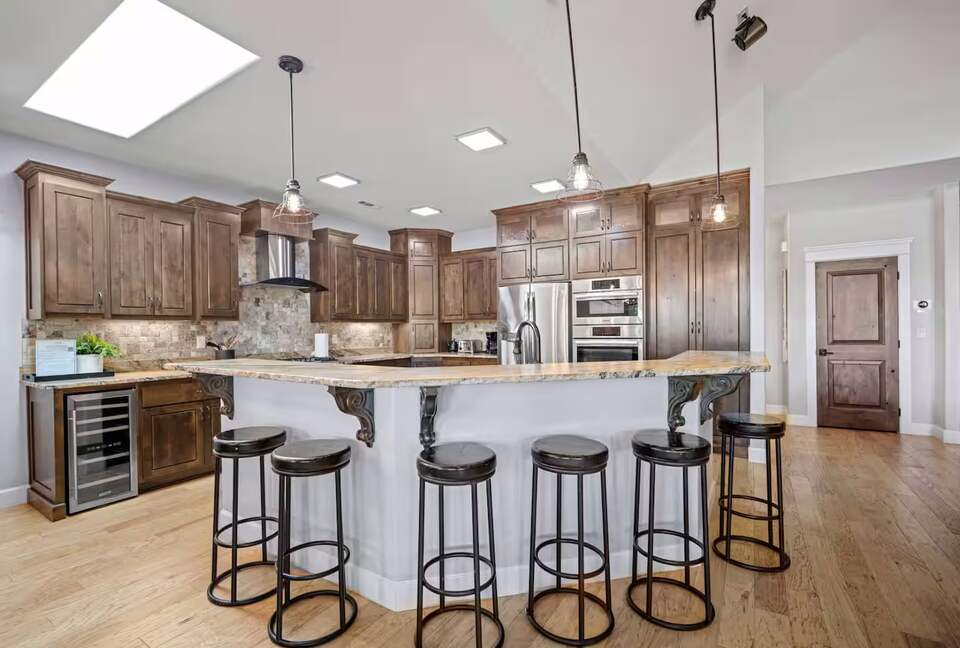 Modern Riverfront Retreat Overlooking the Deschutes - Bend, Oregon