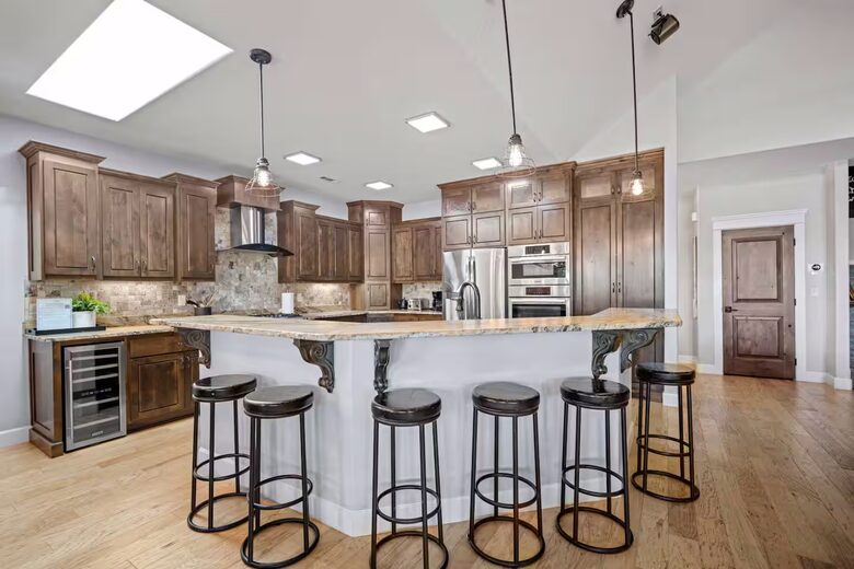 Modern Riverfront Retreat Overlooking the Deschutes - Bend, Oregon