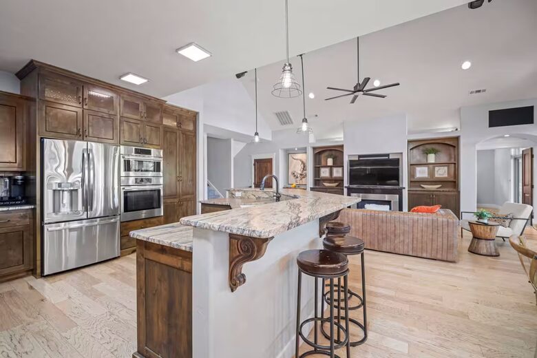 Modern Riverfront Retreat Overlooking the Deschutes - Bend, Oregon