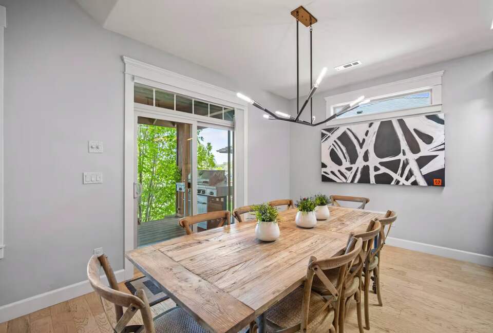 Modern Riverfront Retreat Overlooking the Deschutes - Bend, Oregon