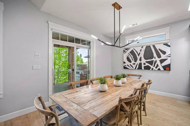 Modern Riverfront Retreat Overlooking the Deschutes - Bend, Oregon