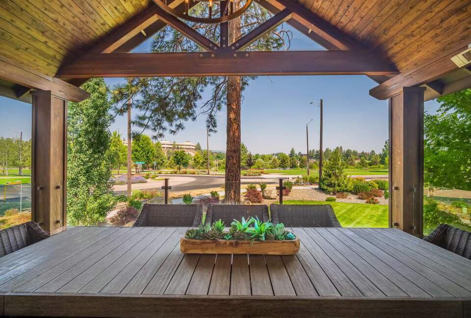 Modern Riverfront Retreat Overlooking the Deschutes - Bend, Oregon