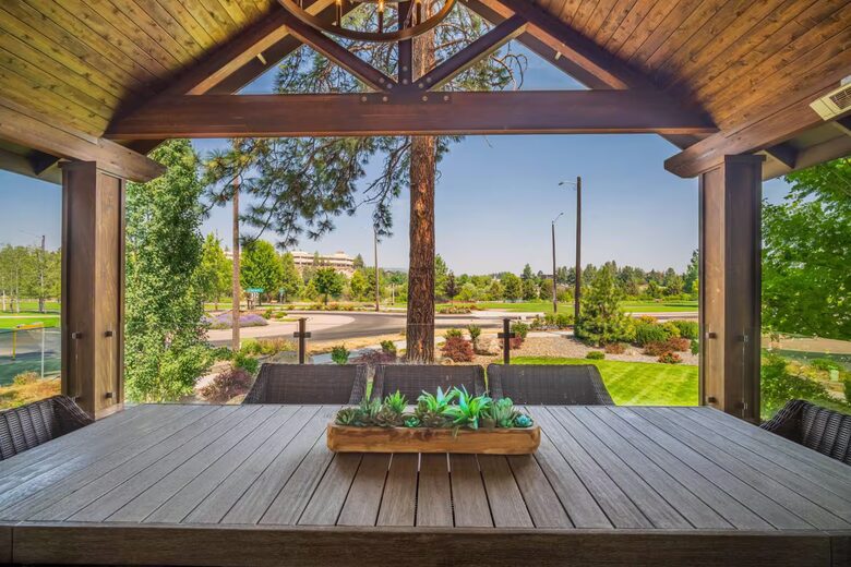 Modern Riverfront Retreat Overlooking the Deschutes - Bend, Oregon