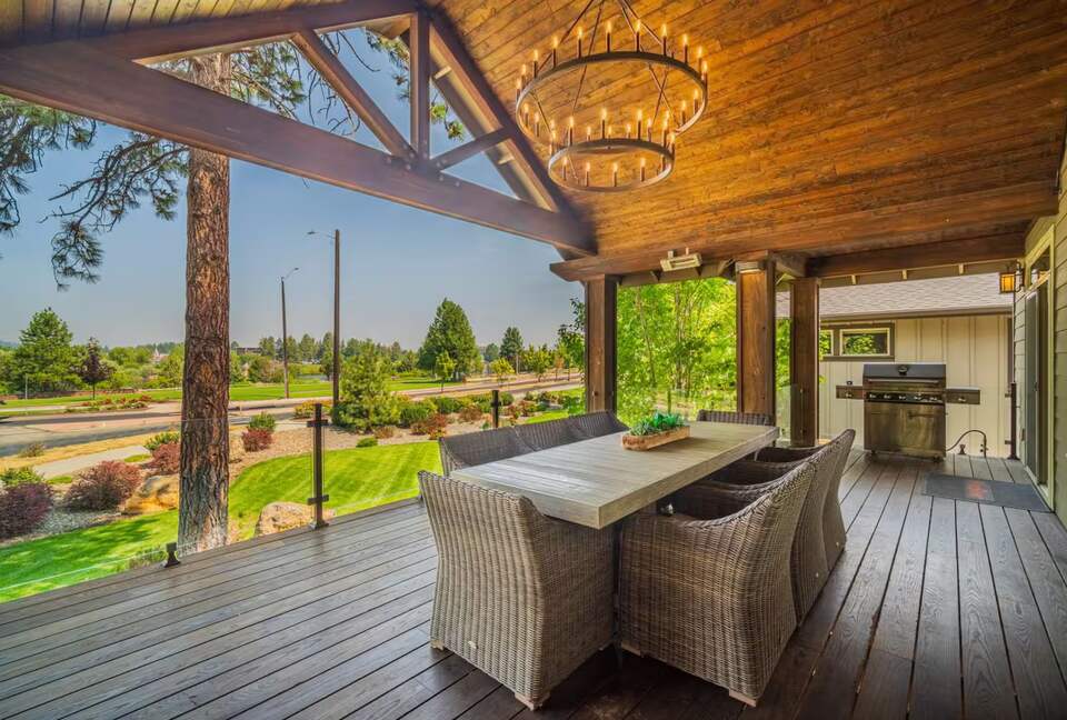 Modern Riverfront Retreat Overlooking the Deschutes - Bend, Oregon