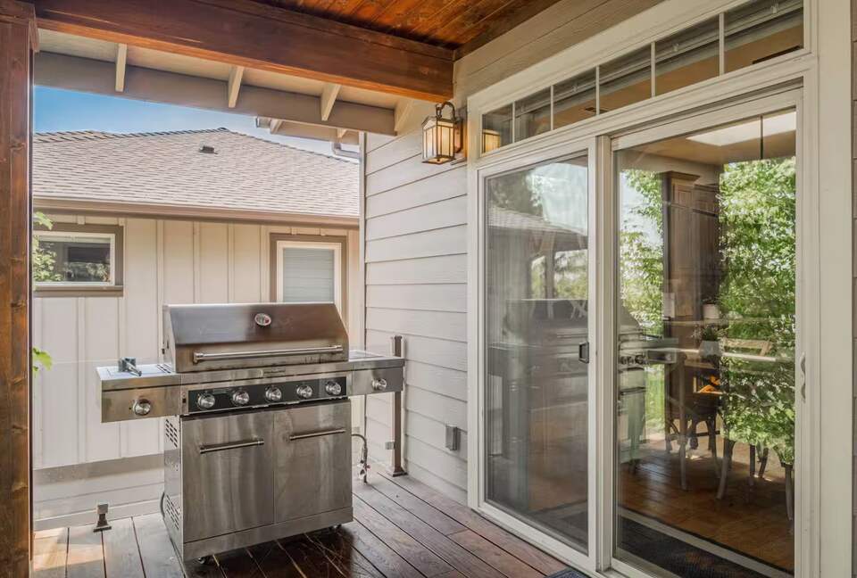 Modern Riverfront Retreat Overlooking the Deschutes - Bend, Oregon