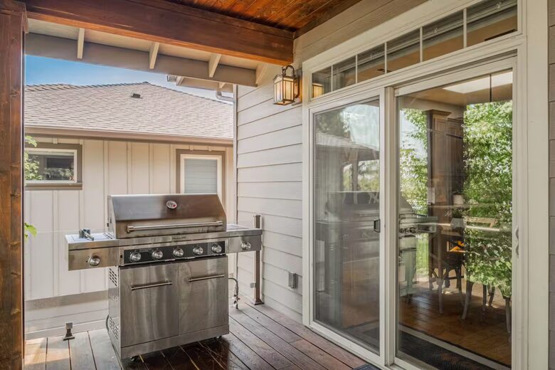 Modern Riverfront Retreat Overlooking the Deschutes - Bend, Oregon