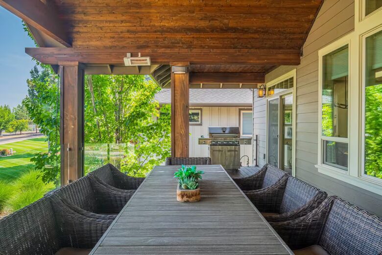 Modern Riverfront Retreat Overlooking the Deschutes - Bend, Oregon