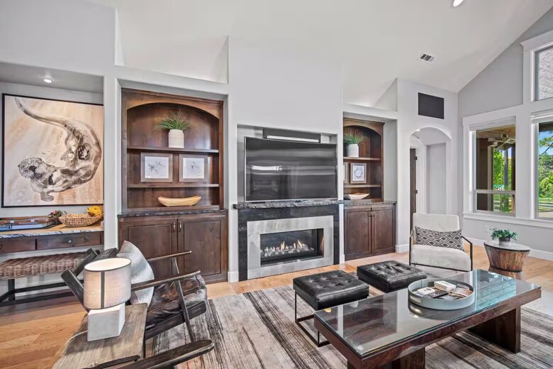 Modern Riverfront Retreat Overlooking the Deschutes - Bend, Oregon