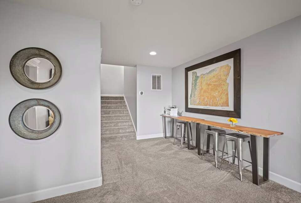 Modern Riverfront Retreat Overlooking the Deschutes - Bend, Oregon