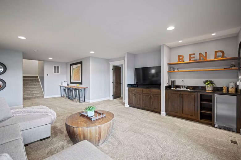 Modern Riverfront Retreat Overlooking the Deschutes - Bend, Oregon