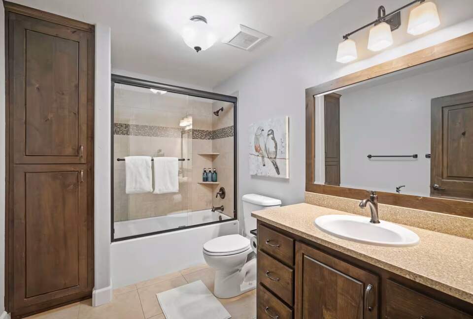 Modern Riverfront Retreat Overlooking the Deschutes - Bend, Oregon