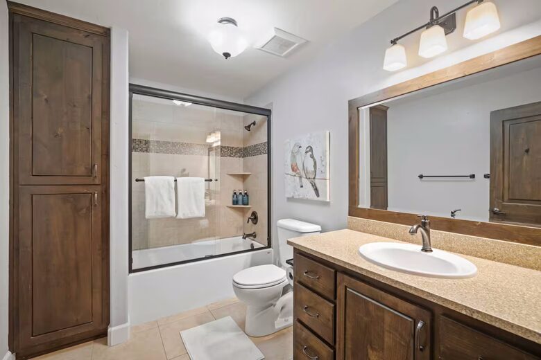 Modern Riverfront Retreat Overlooking the Deschutes - Bend, Oregon