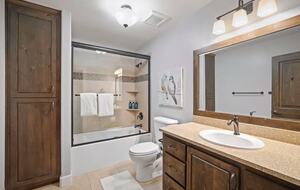 Modern Riverfront Retreat Overlooking the Deschutes - Bend, Oregon