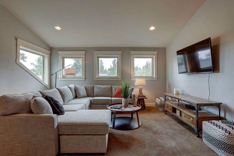 Modern Riverfront Retreat Overlooking the Deschutes - Bend, Oregon