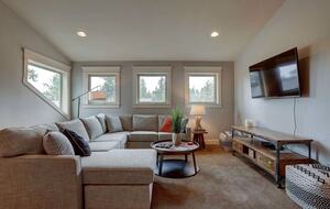 Modern Riverfront Retreat Overlooking the Deschutes - Bend, Oregon