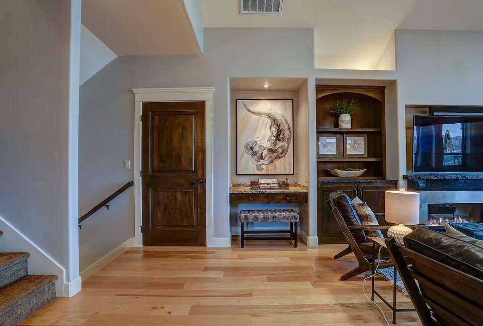 Modern Riverfront Retreat Overlooking the Deschutes - Bend, Oregon