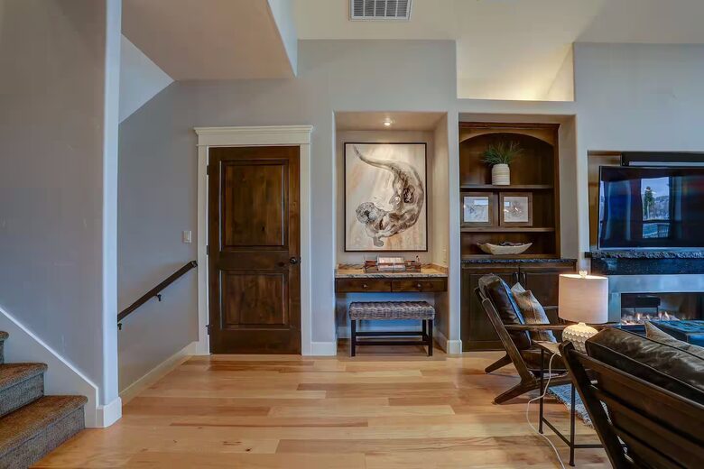 Modern Riverfront Retreat Overlooking the Deschutes - Bend, Oregon