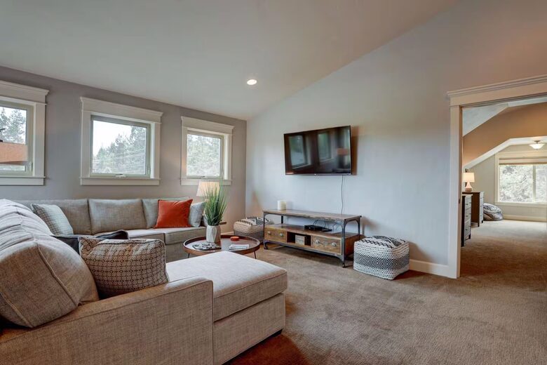 Modern Riverfront Retreat Overlooking the Deschutes - Bend, Oregon