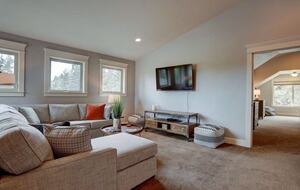 Modern Riverfront Retreat Overlooking the Deschutes - Bend, Oregon