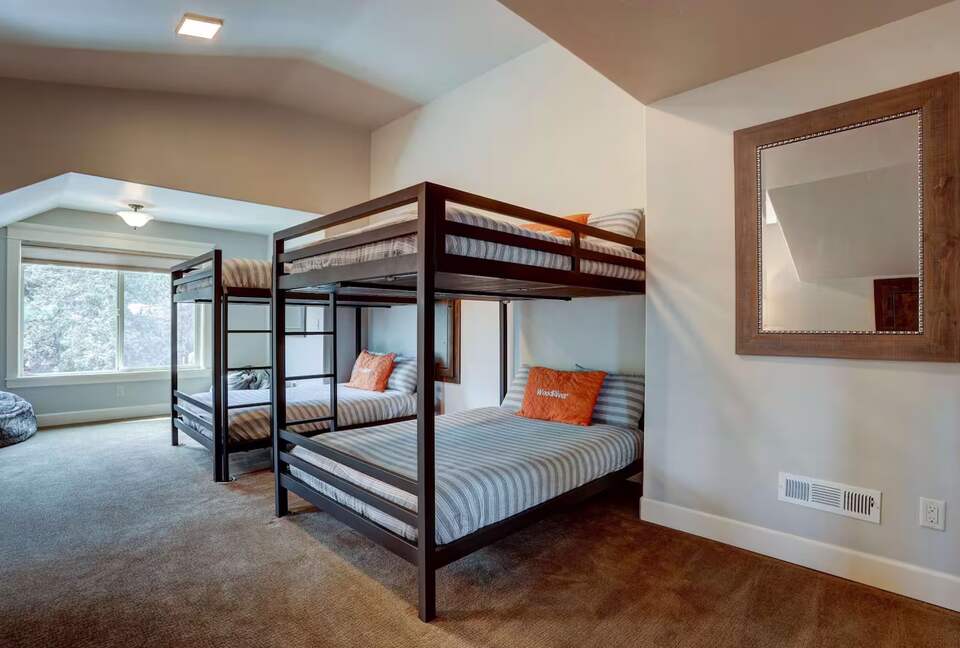 Modern Riverfront Retreat Overlooking the Deschutes - Bend, Oregon