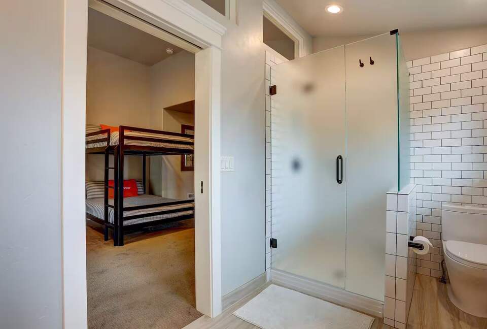 Modern Riverfront Retreat Overlooking the Deschutes - Bend, Oregon