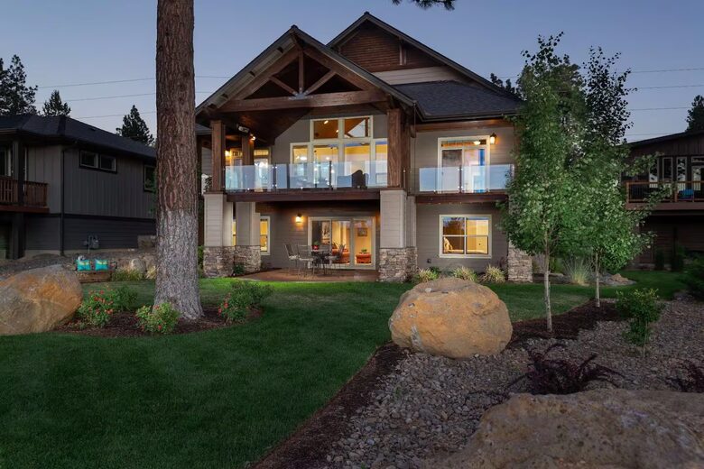 Modern Riverfront Retreat Overlooking the Deschutes - Bend, Oregon