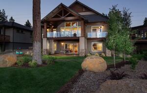 Modern Riverfront Retreat Overlooking the Deschutes - Bend, Oregon