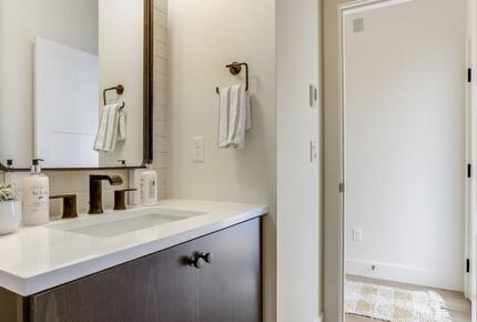 Ballard Breeze Bungalow - Seattle, Washington