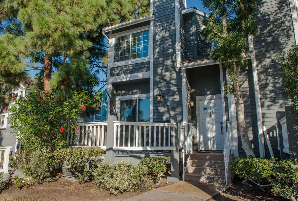 Stylish Orange County Townhome Near Newport Beach and OC Fairgrounds - Costa Mesa, California