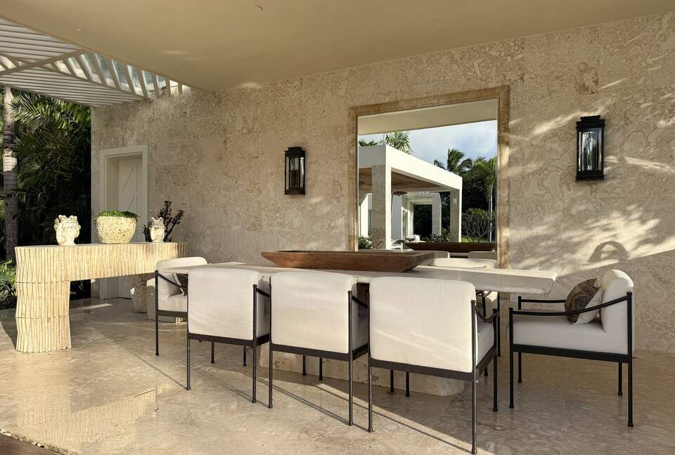 Outdoor Kitchen and Dining