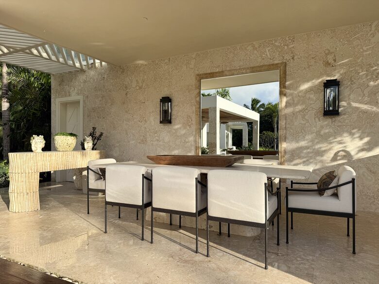 Outdoor Kitchen and Dining