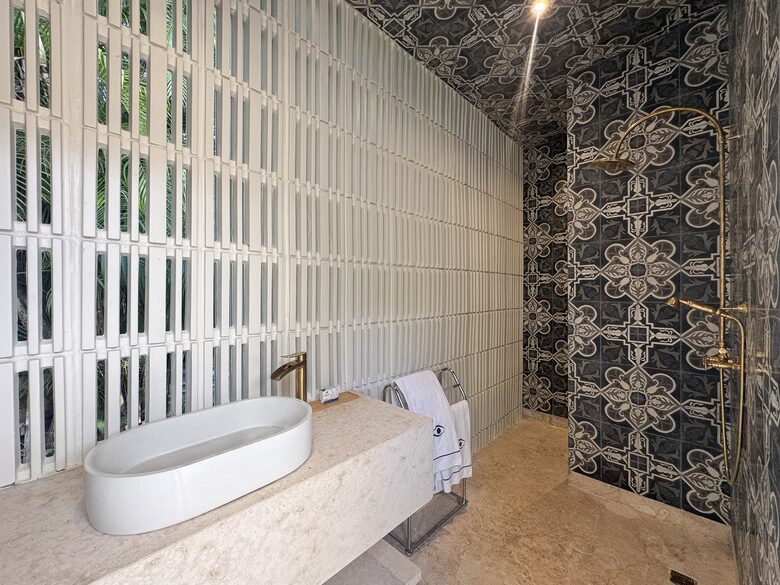 Pool Bathroom and Shower