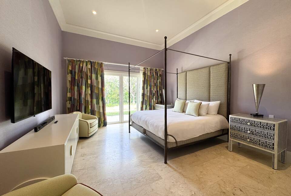 King Guestroom with Patio