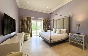 King Guestroom with Patio