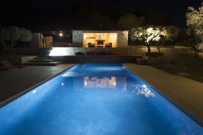 A Serene Luxury Villa in the Perfect Provence Location - Le Brûlât, France