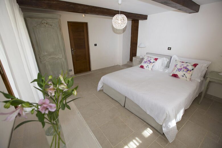 A Serene Luxury Villa in the Perfect Provence Location - Le Brûlât, France