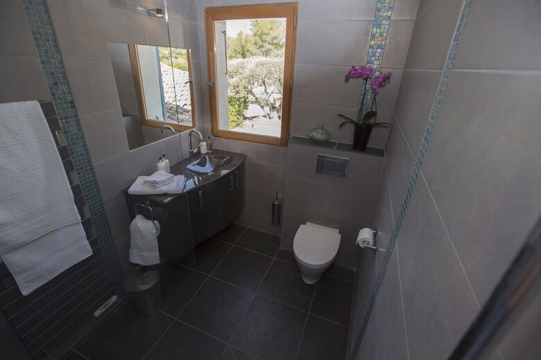 A Serene Luxury Villa in the Perfect Provence Location - Le Brûlât, France