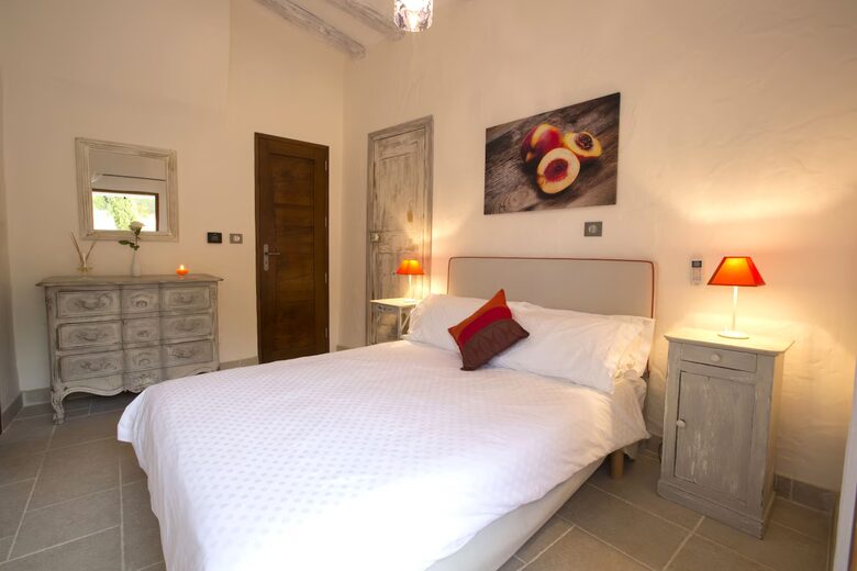 A Serene Luxury Villa in the Perfect Provence Location - Le Brûlât, France