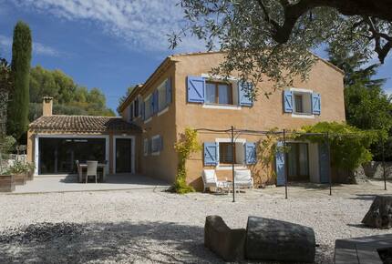 A Serene Luxury Villa in the Perfect Provence Location - Le Brûlât, France