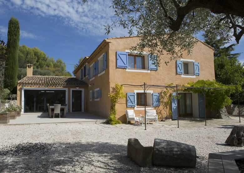 A Serene Luxury Villa in the Perfect Provence Location - Le Brûlât, France