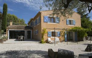 A Serene Luxury Villa in the Perfect Provence Location - Le Brûlât, France