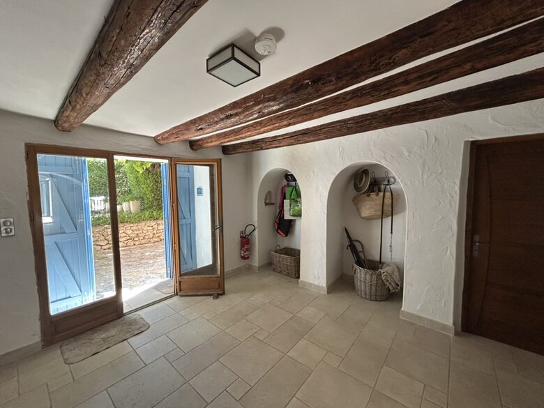 A Serene Luxury Villa in the Perfect Provence Location - Le Brûlât, France