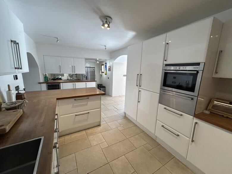 A Serene Luxury Villa in the Perfect Provence Location - Le Brûlât, France