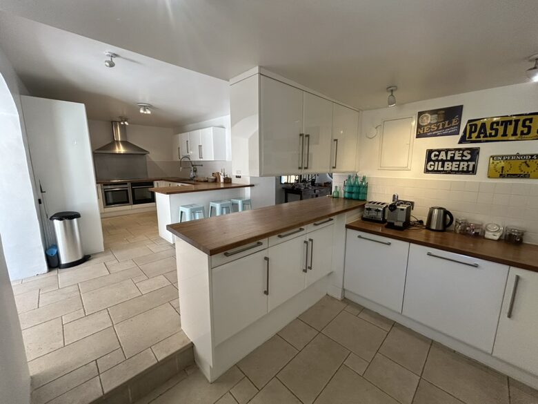 A Serene Luxury Villa in the Perfect Provence Location - Le Brûlât, France